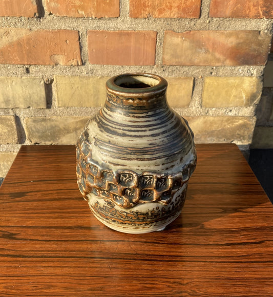 Jørgen Mogensen stoneware vase from Royal Copenhagen - no. 09082