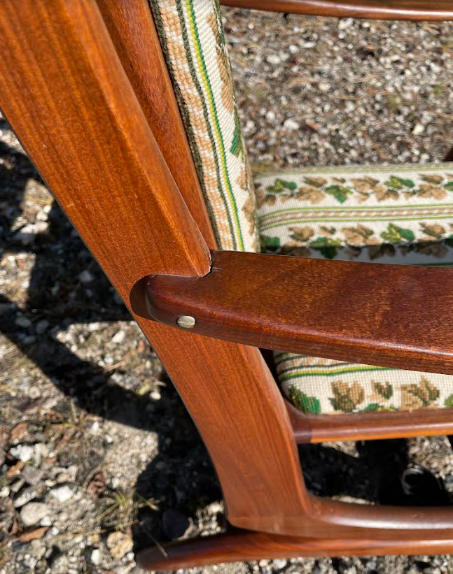 Nice teak rocking chair - no. 09073