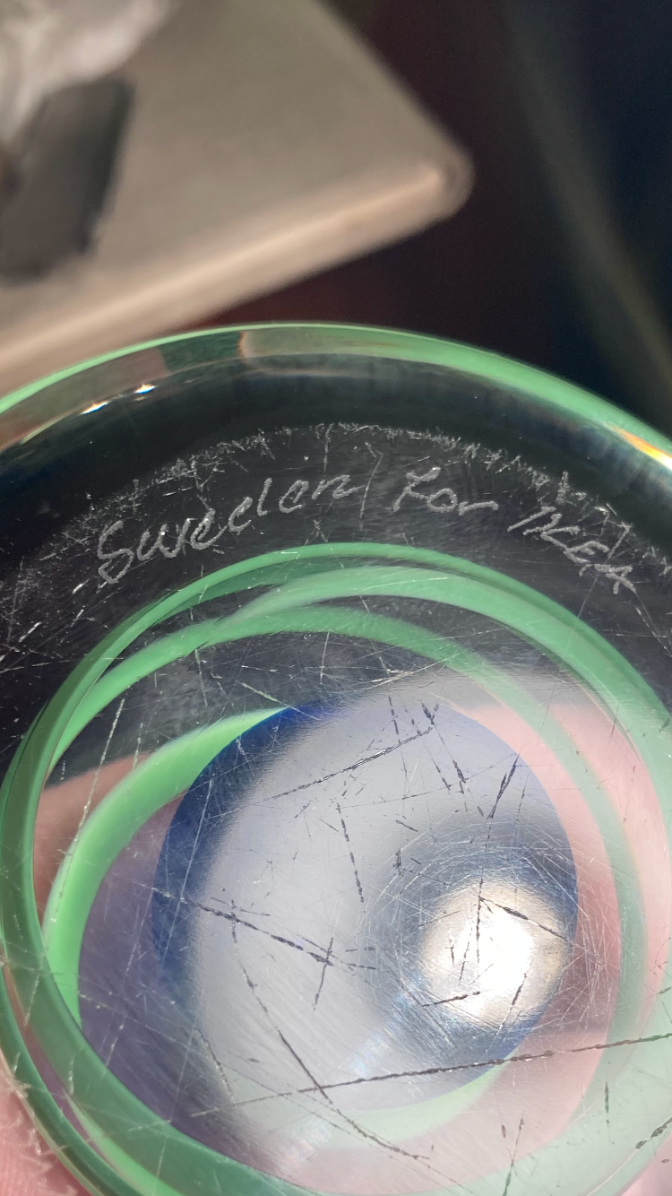 Smuk svensk glas brevvægt fremstillet til Ikea i 1994