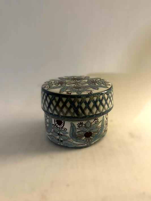Aluminia Royal Copenhagen, Marianne Johnson lidded bowl faience - no. 85454550