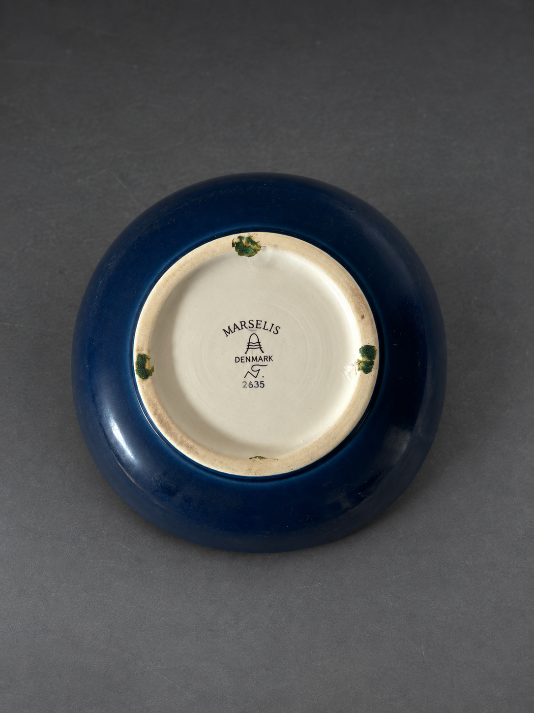 Marselis Faience Bowl, featuring a fine zigzag pattern, design by Nils Thorsson for Aluminia, Denmark 1950s