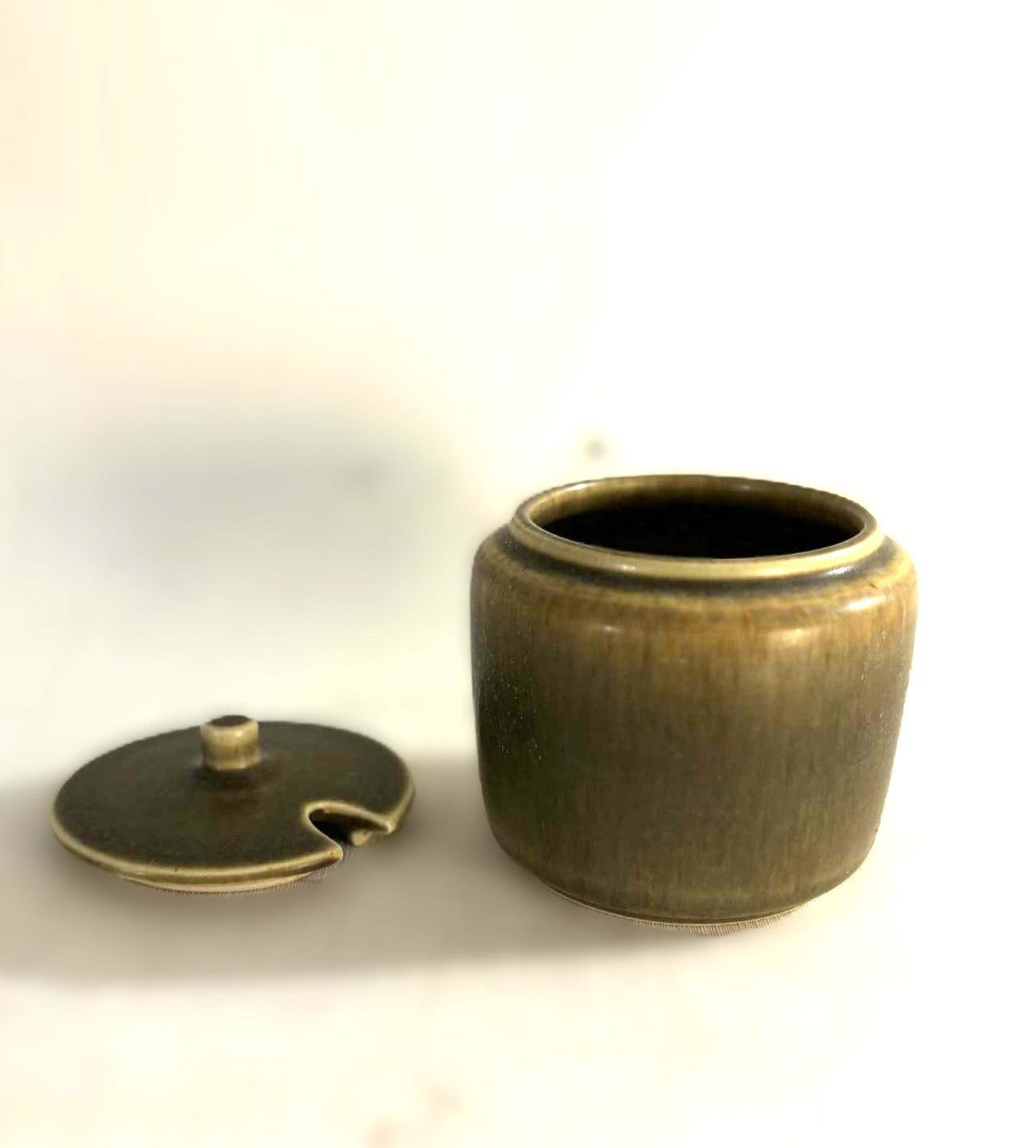 パルシュース石器のマーマレード瓶、緑の野ウサギの毛皮釉薬で作られた、デンマーク、1960年代