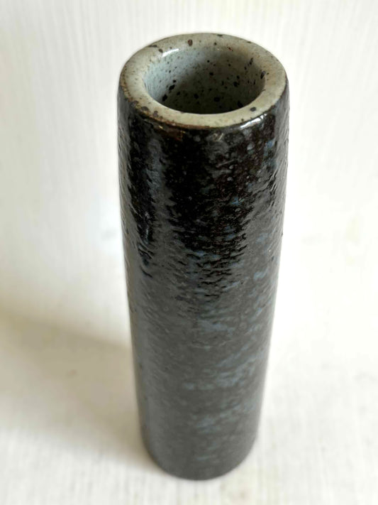 青黒のクラックル釉が施された美しく背が高くてスリムなパルシュースの花瓶、デンマーク、1960年代