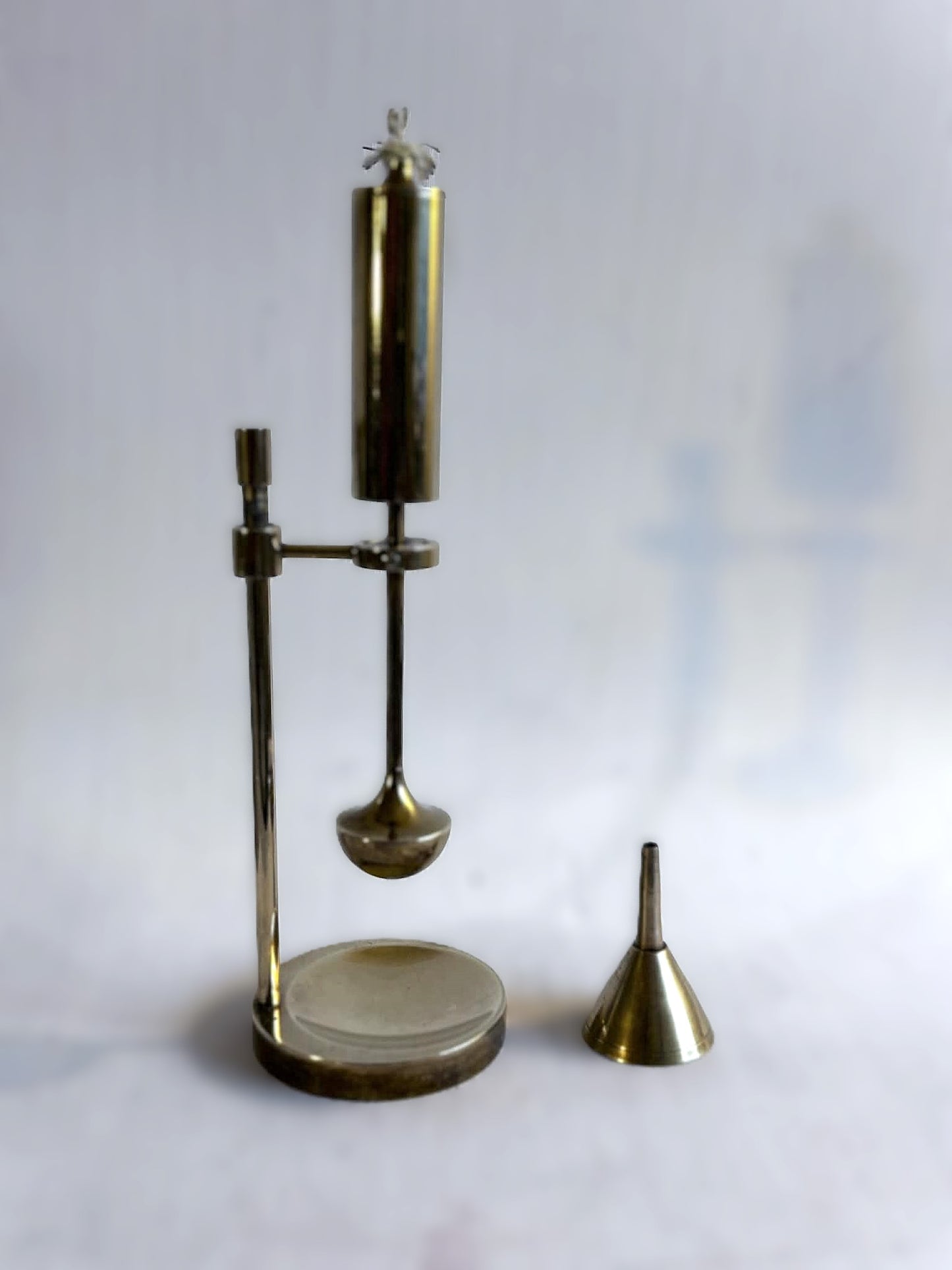 Vintage dansk Skibsolielampe af messing med gyro-ophæng, Danmark 1950`erne