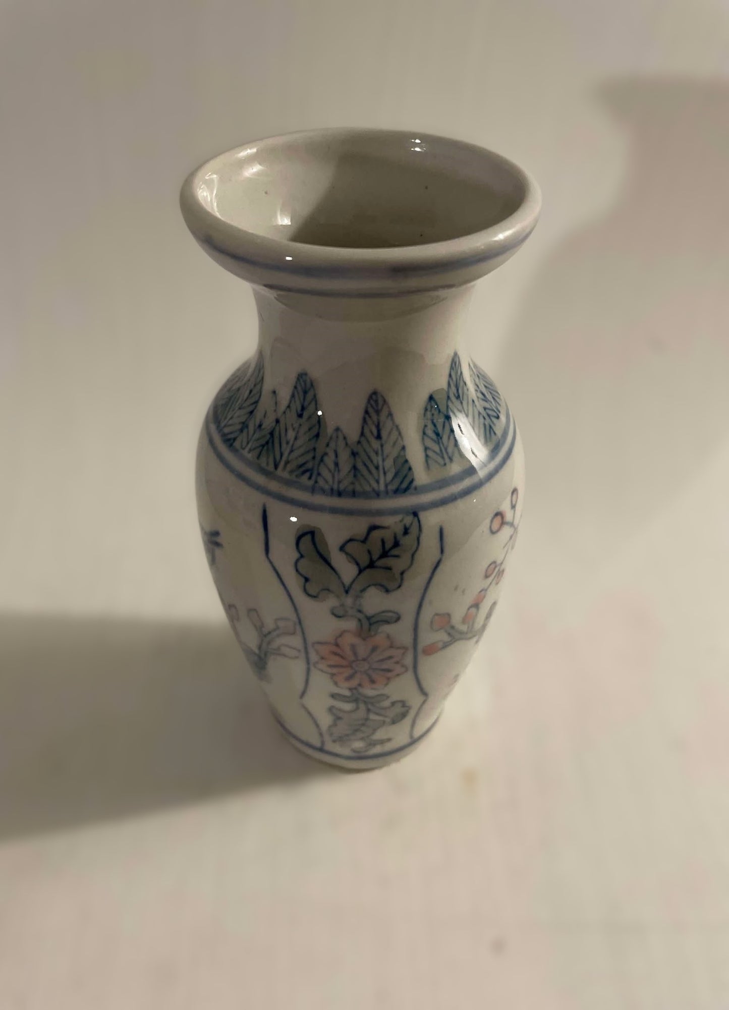 Vintage Chinese porcelain vase with blue, white and pink floral decoration - no. 09560