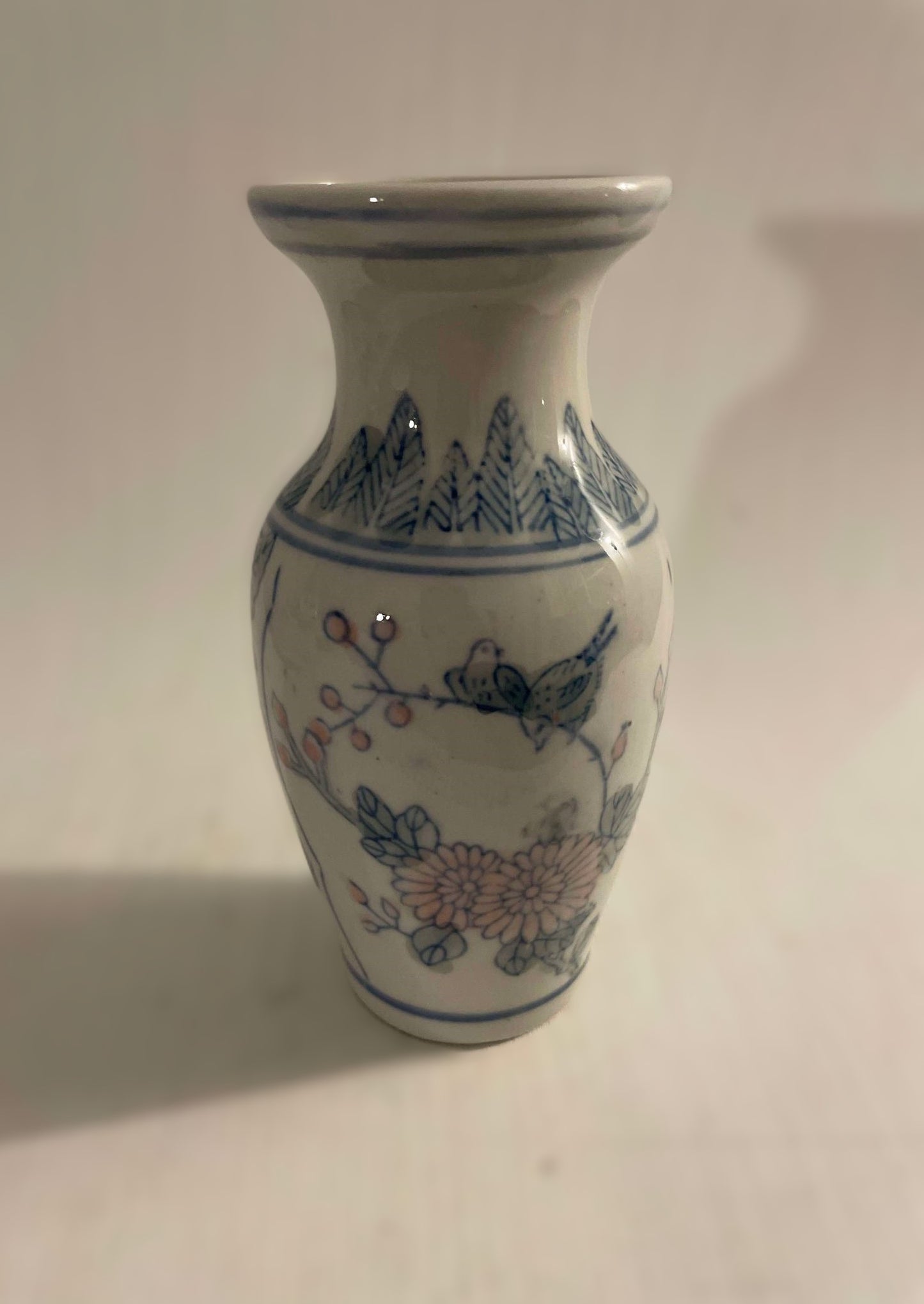 Vintage Chinese porcelain vase with blue, white and pink floral decoration - no. 09560