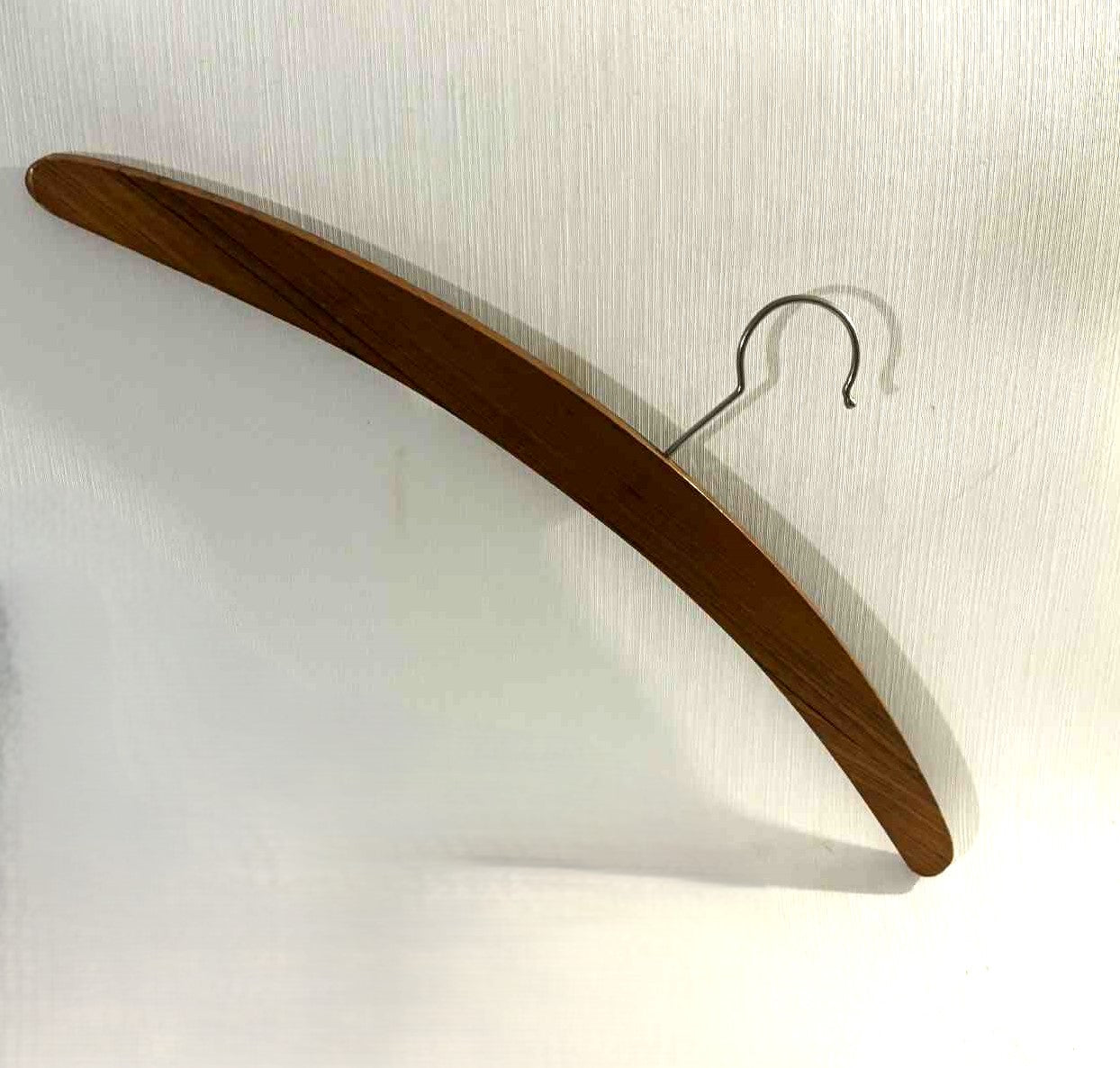 4 identical beautiful hangers made of teak - no. 8941654104