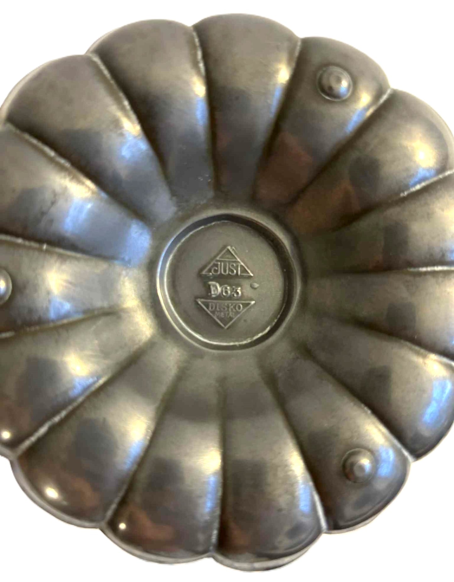 Sjælden Just Andersen Art deco fad med kvindefigur, udført i diskometal - nr. 788501254