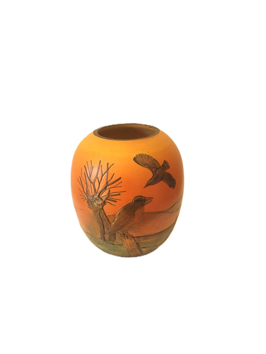 Dansk vintage-keramikvase, design af P. Ipsens Enke, håndmalet relief og landskab, 1970'erne
