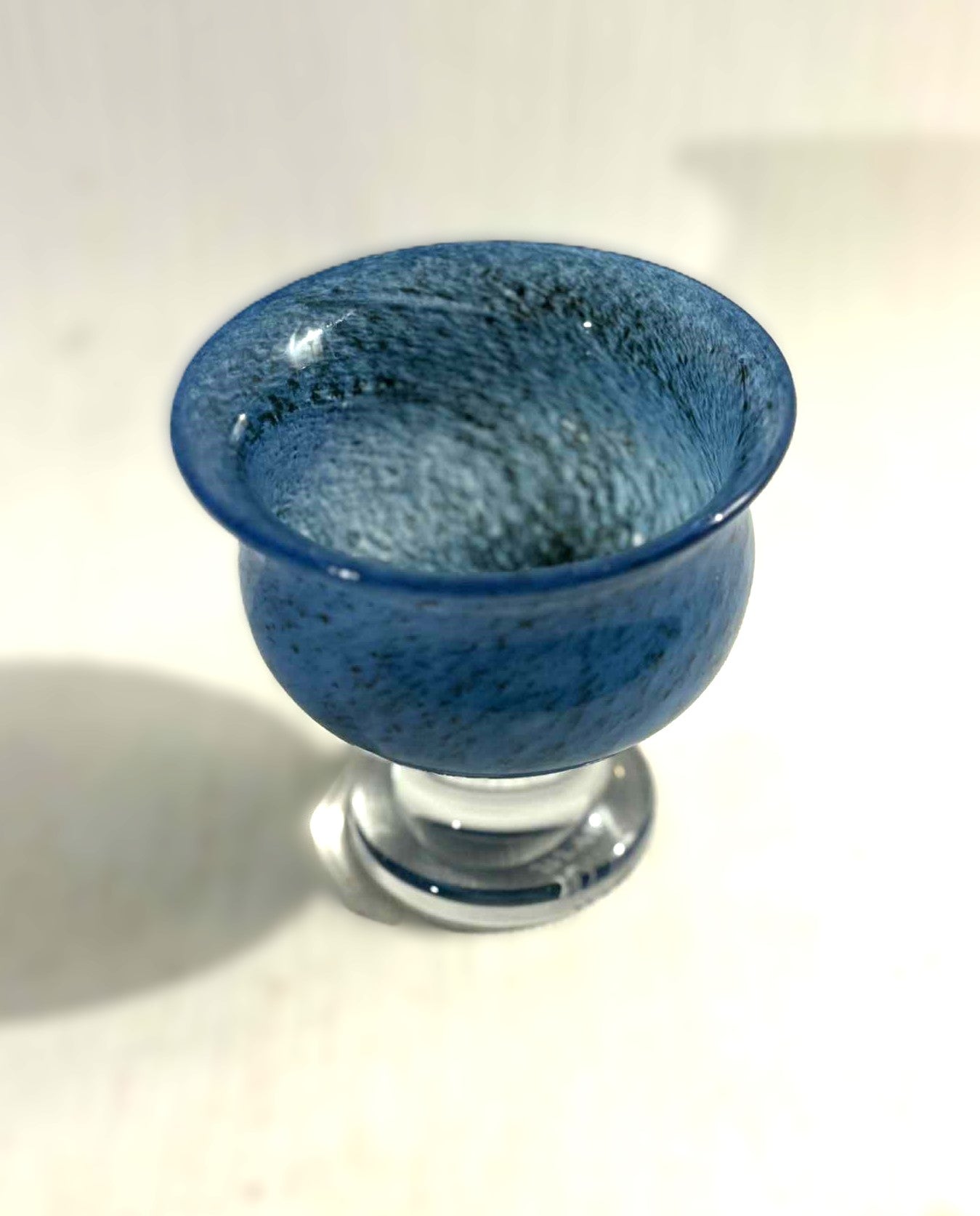 Snuk mundblæst glasvase fra Kosta Boda, design af Bertil Vallien