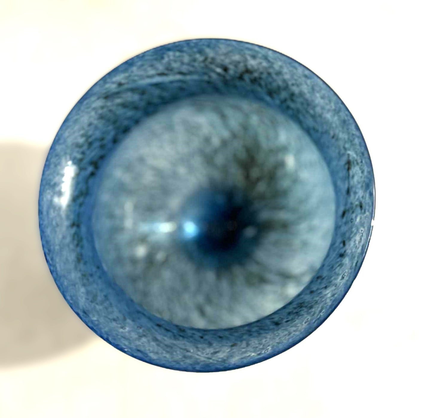 Snuk mundblæst glasvase fra Kosta Boda, design af Bertil Vallien