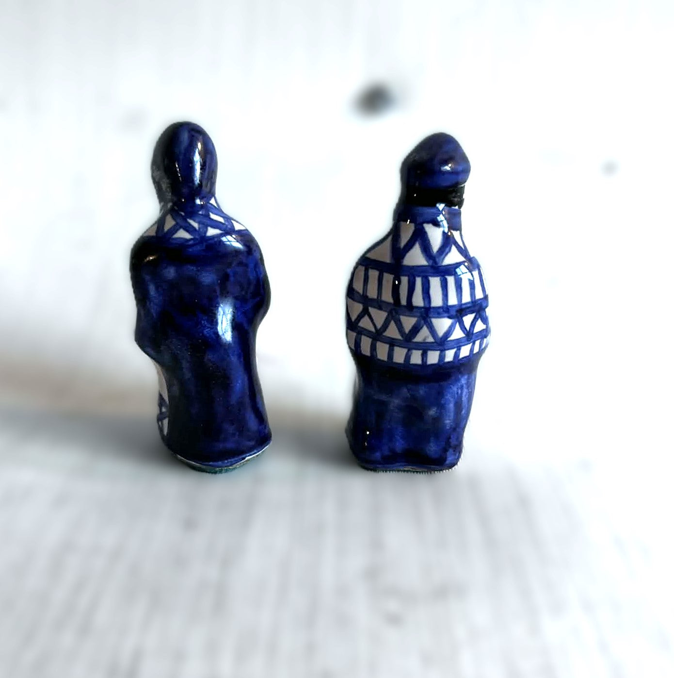 Et par små håndlavet Gzhel keramik figurer fra USSR