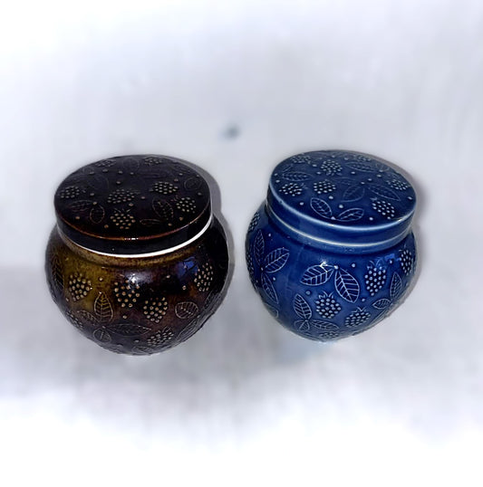 フィンランド製の素敵なヴィンテージアラビア蓋つき容器です。