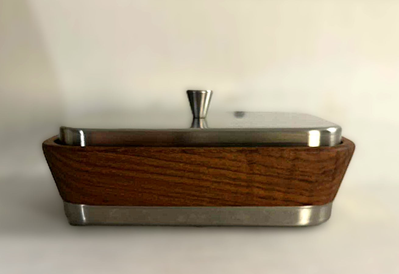 トリップトラップデンマークのチーク材とステンレススチールを使用したエレガントなバターディッシュホルダー