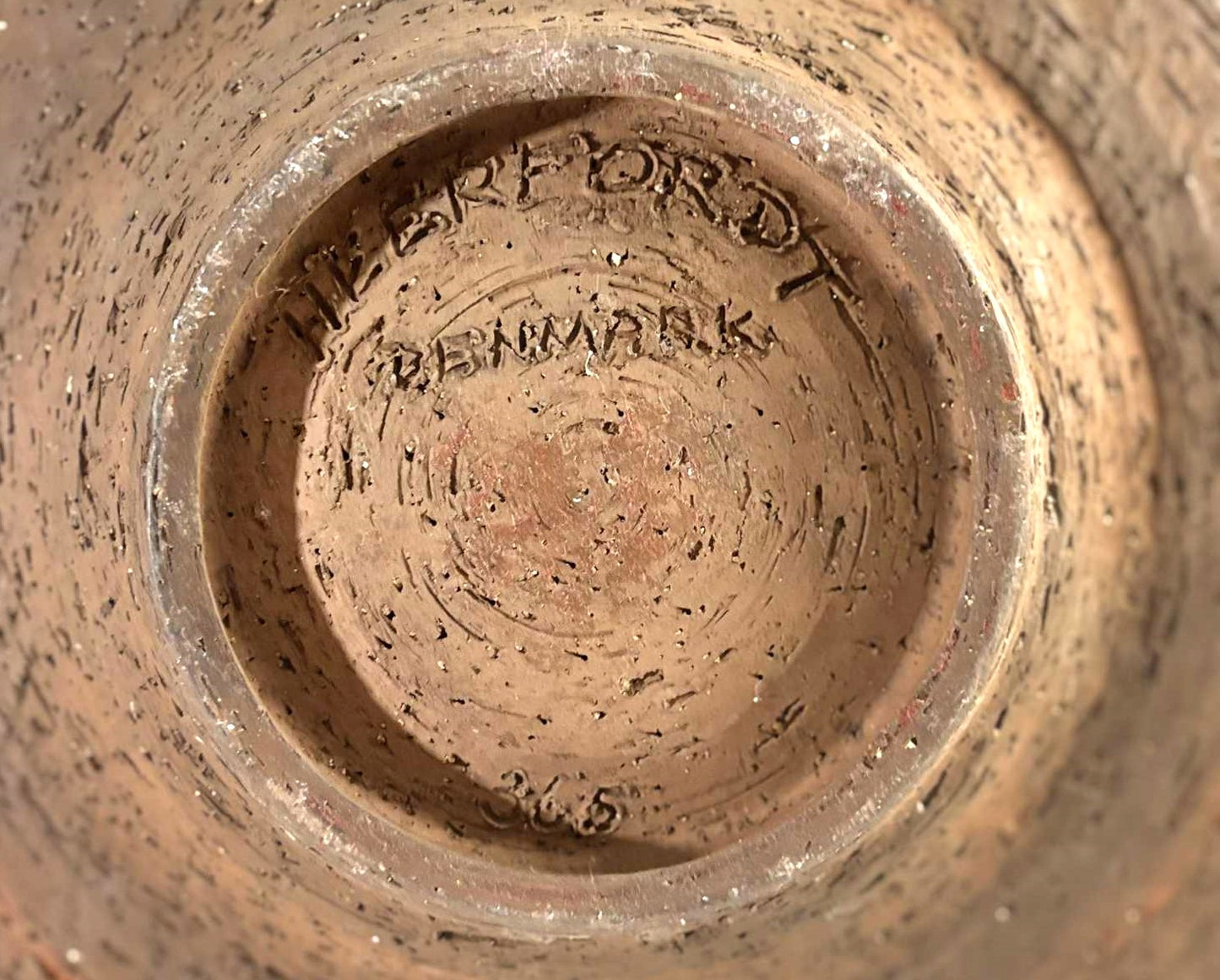 ニールス・エルリング・ヘールフォルト（1909-1884）がデザインした鉛釉の巨大な陶器皿