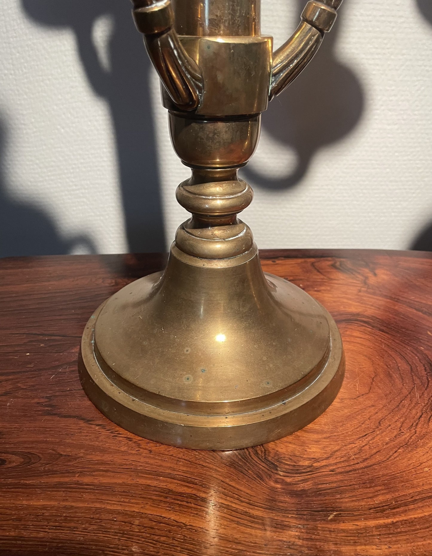 Et par arts-and-crafts kandelabre af messingmalm, ca. 1900 tallet - nr. 09501