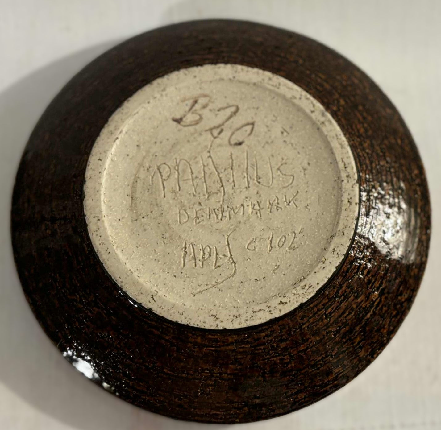 1960年代、デンマークのパルシュース産のミディアムサイズで希少な釉薬をかけた石器の皿