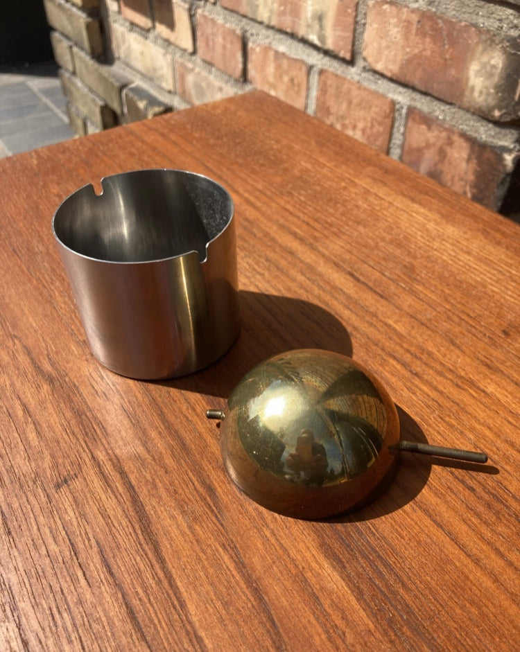 Arne Jacobsen stelton askebæger i stål og messing - nr. 0164