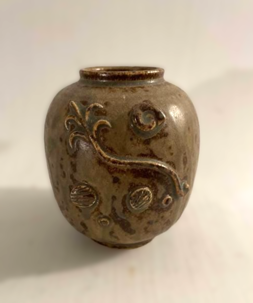 Arne Bang, Spherical vase of stoneware modeled with seashells and phytoplankton in relief - no. 0560