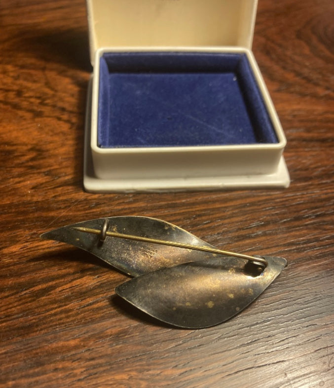 Flot sølv og emalje broche,design af Anna Eriksen fra Norge - nr. 0249