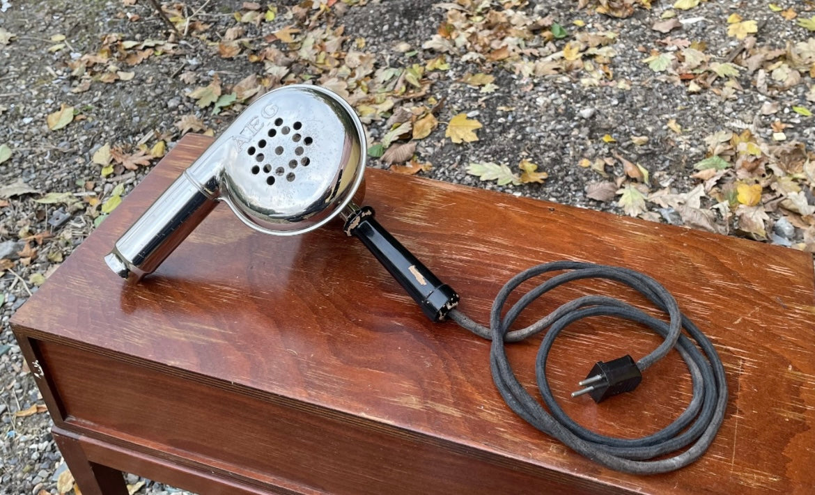 Vintage AEG blow dryer, design by Peter Behrens - 09177
