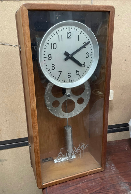 Nice Ericsson electric wall clock in nice oak box - no. 014070