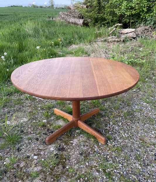 Beautiful FDB coffee table in oak designed by Ditte and Adrian Heath - no. 015080