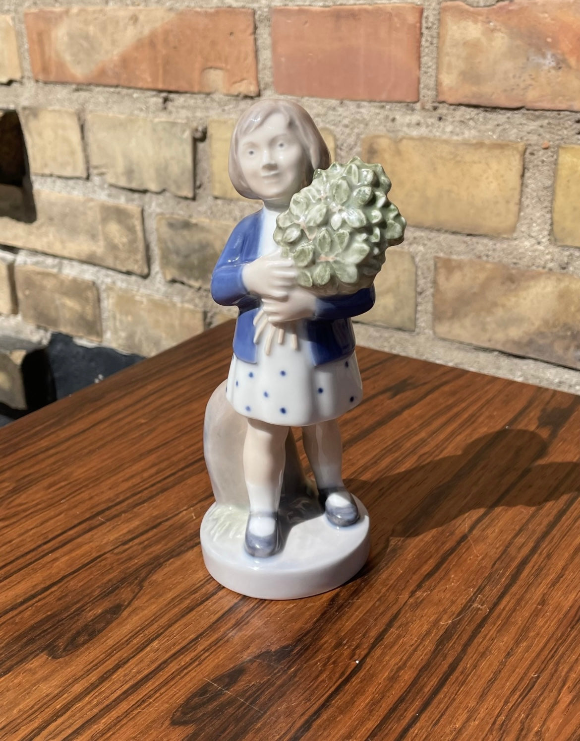 Beautiful Royal Copenhagen figure by Hans Henrik Hansen - no. 016010