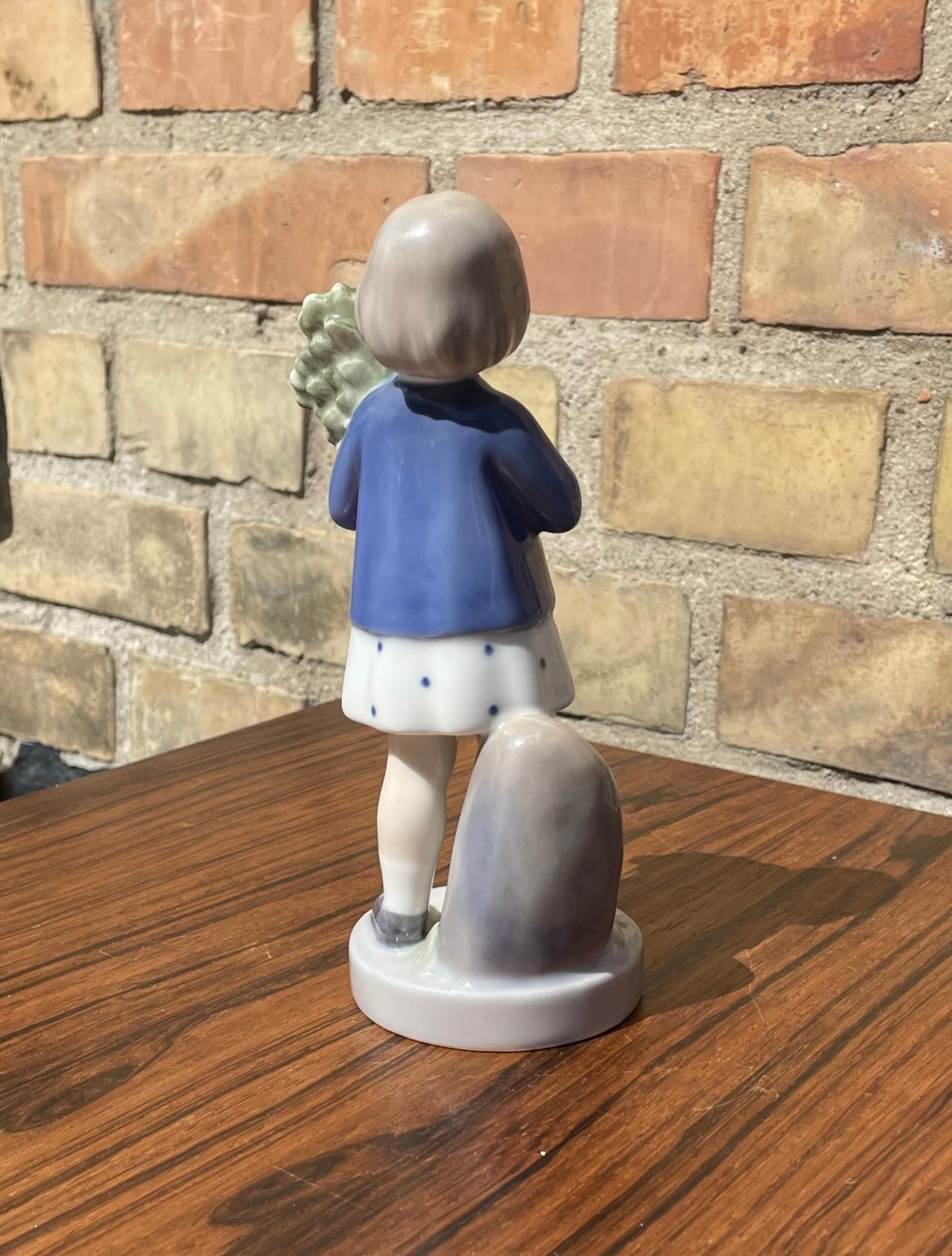 Beautiful Royal Copenhagen figure by Hans Henrik Hansen - no. 016010
