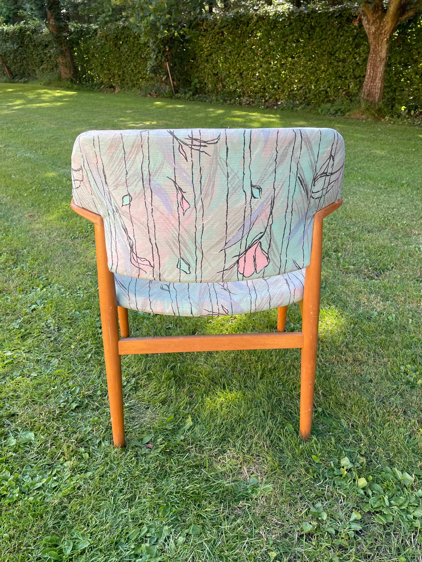 Fritz Hansen armstol i bøg, design af Ejner Larsen og Aksel Bender Madsen - nr. 04080