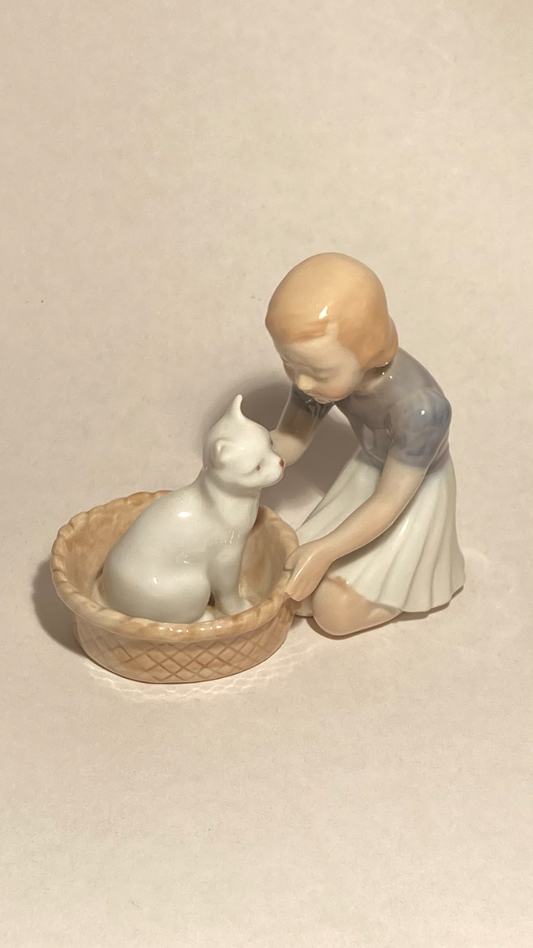 Nice porcelain figure from Bing &amp; Grøndahl - no. 01315