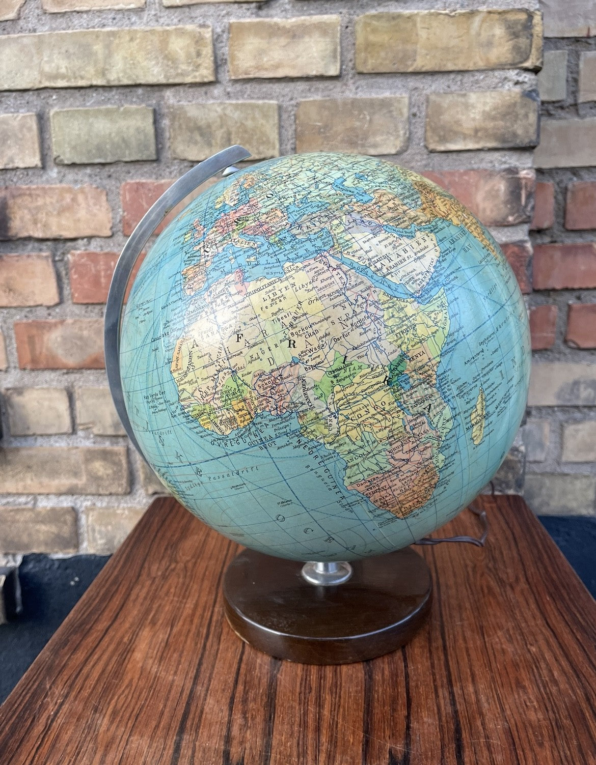Beautiful vintage glass Globe from the 50s - no. 09940