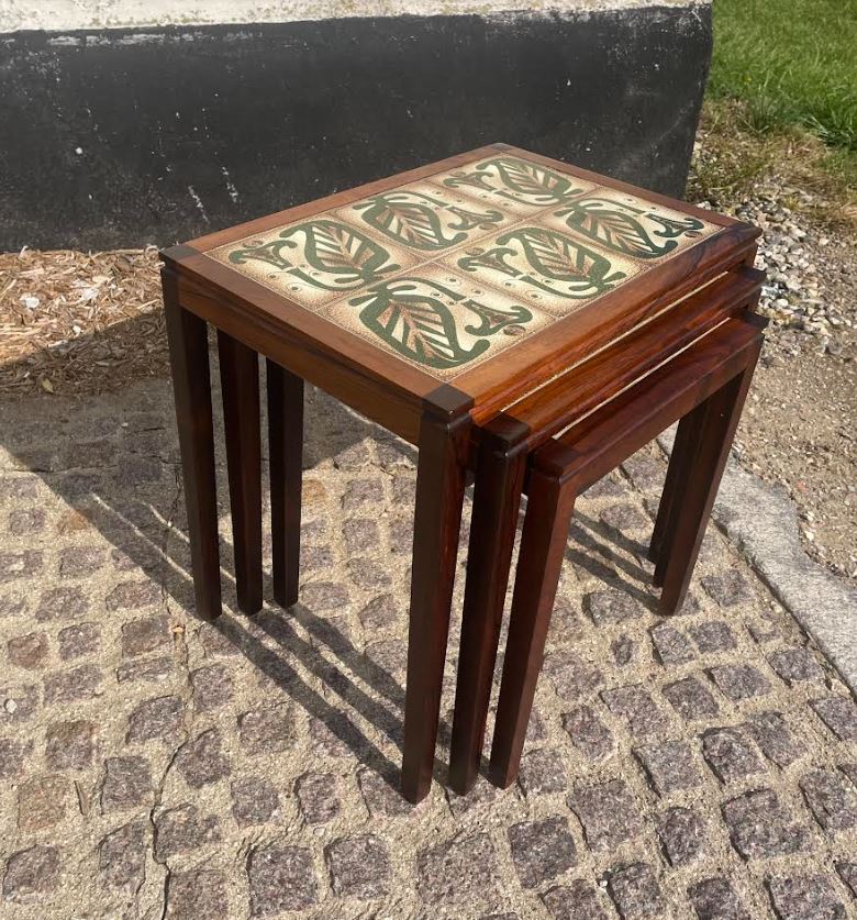 Beautiful rosewood extendable table with tiles - no. 09014