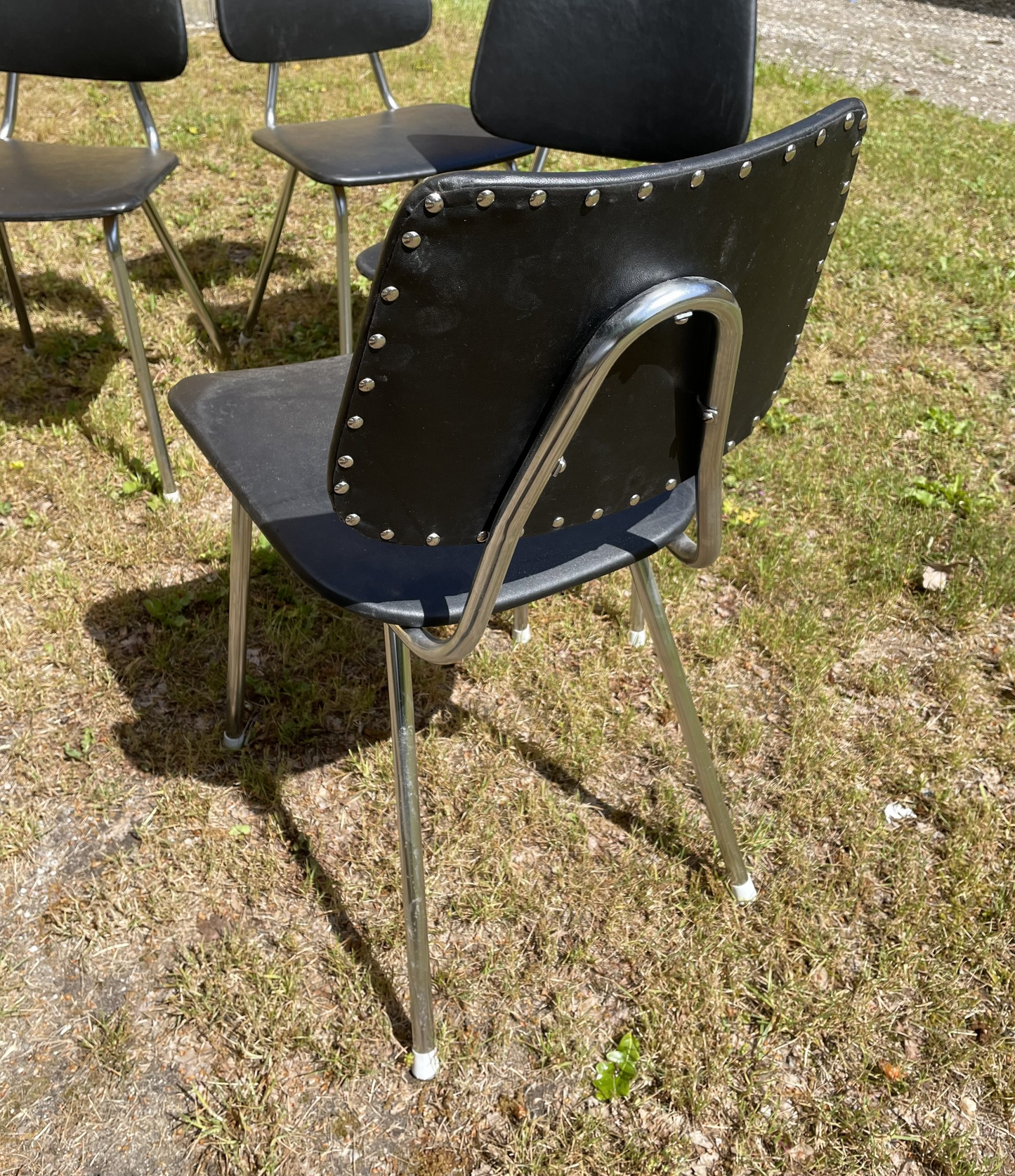Retro spisebordstole i stål og kunstskind fra Norge - nr. 159753