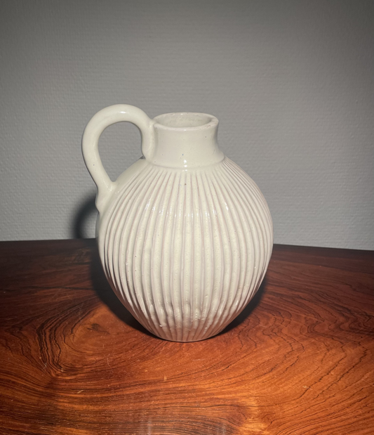 Lillemor Clement og Inge Folmer Larsen stentøj kande fra 1950erne - nr. 250225
