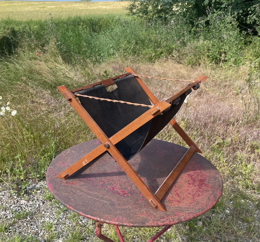 Dansk Design, flot avisholder i teak og ruskind fra 1950-60erne - nr. 0124574
