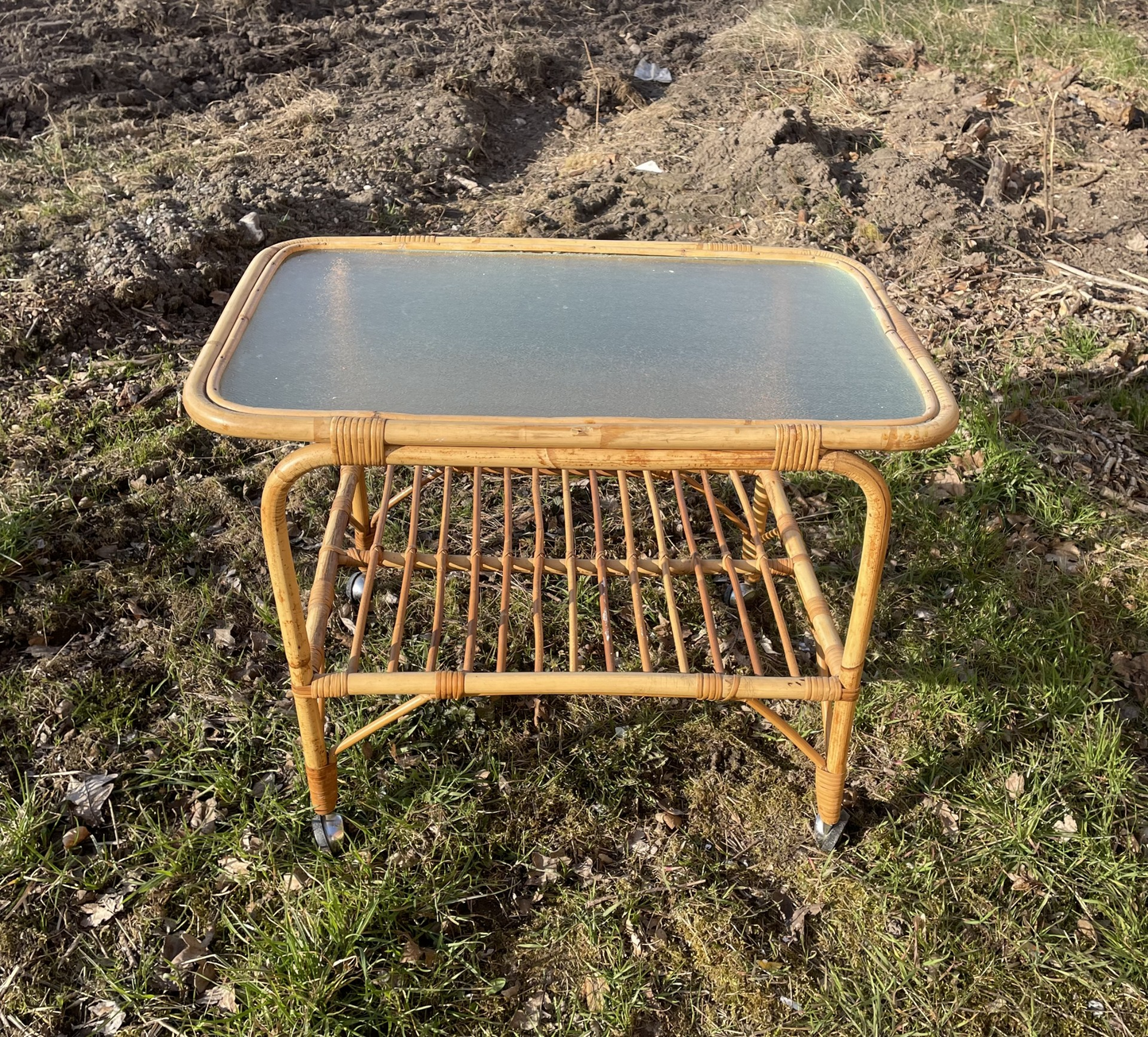 Retro bamboo table on wheels - no. 800350