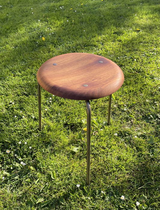 Arne Jacobsen vintage skammel i teak og messing bolte - nr. 525605