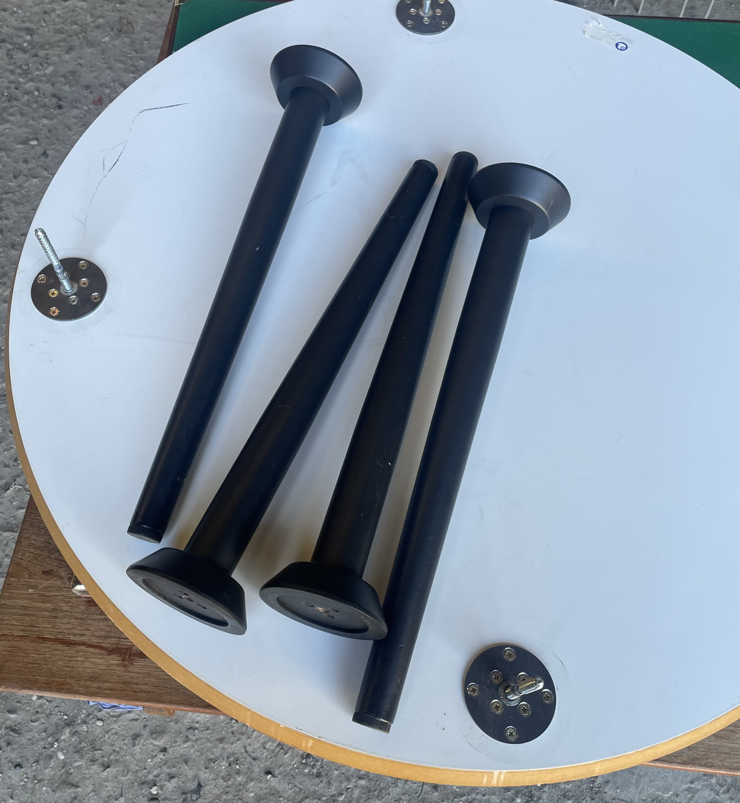 Flot rundt sofabord med laminat overflade - nr. 100400