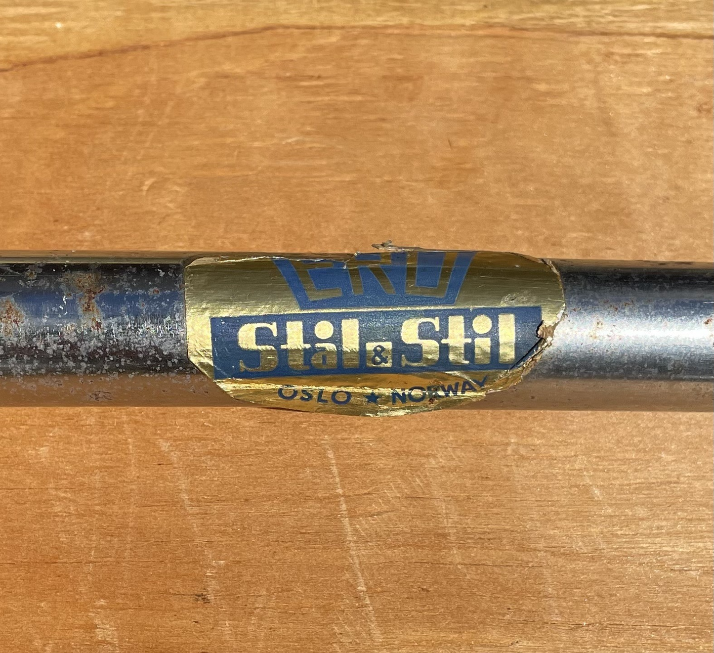Retro spisebordstole i stål og kunstskind fra Norge - nr. 159753