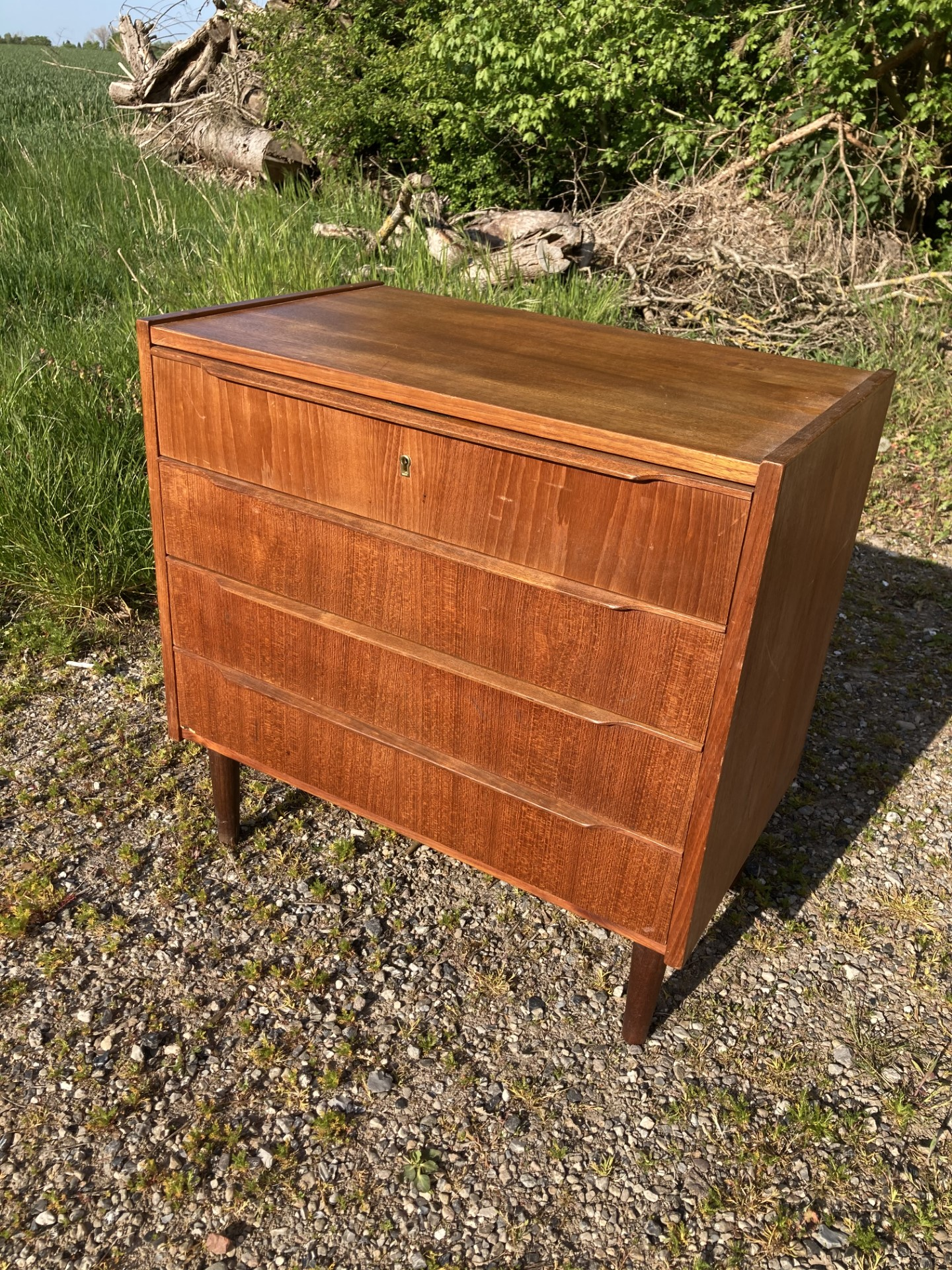 Teak kommode med 4 skuffer, fremstillet af møbelplade og teak fine - nr. 0118
