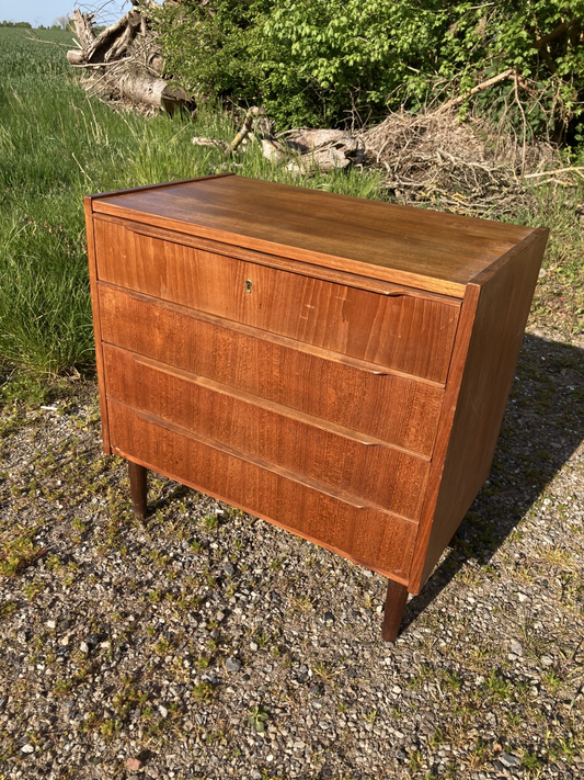Teak kommode med 4 skuffer, fremstillet af møbelplade og teak fine - nr. 0118