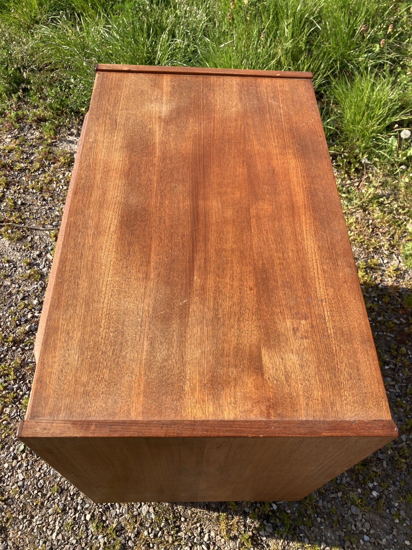 Teak kommode med 4 skuffer, fremstillet af møbelplade og teak fine - nr. 0118