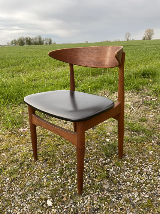 Flot stol fra Slagelse Møbelværk med teaktræ ryg og stel af egetræ - nr. 012090