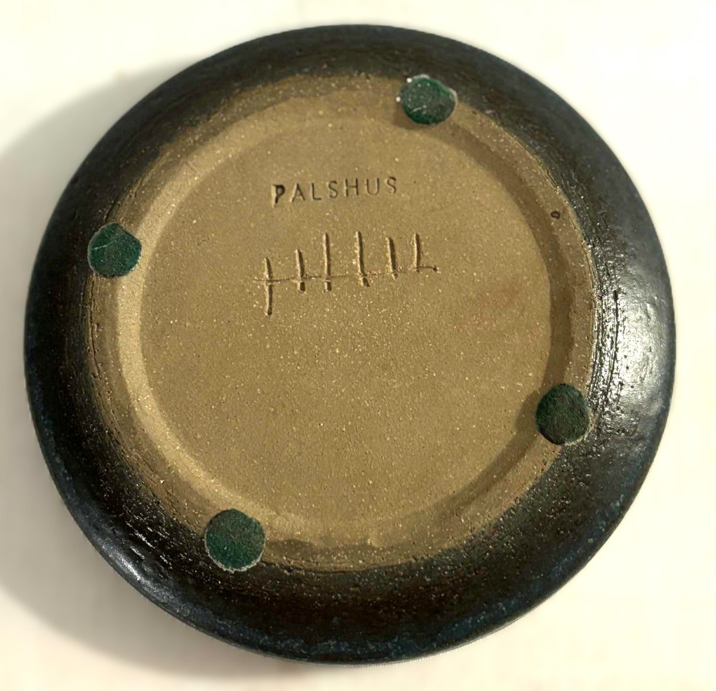 パルシュス産のミディアムサイズで希少なライトブルーの釉薬をかけた石器皿