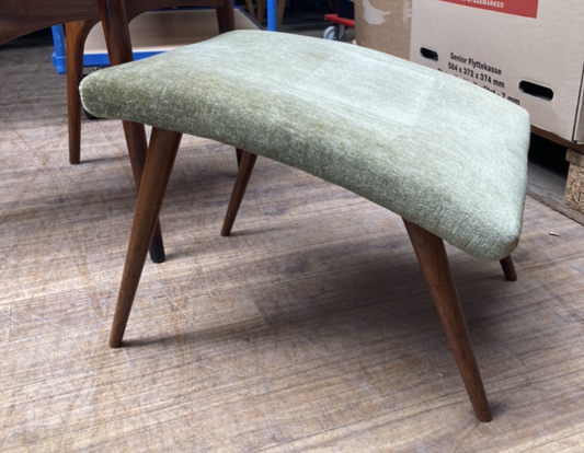 Nice footstool with oak legs - no. 0077