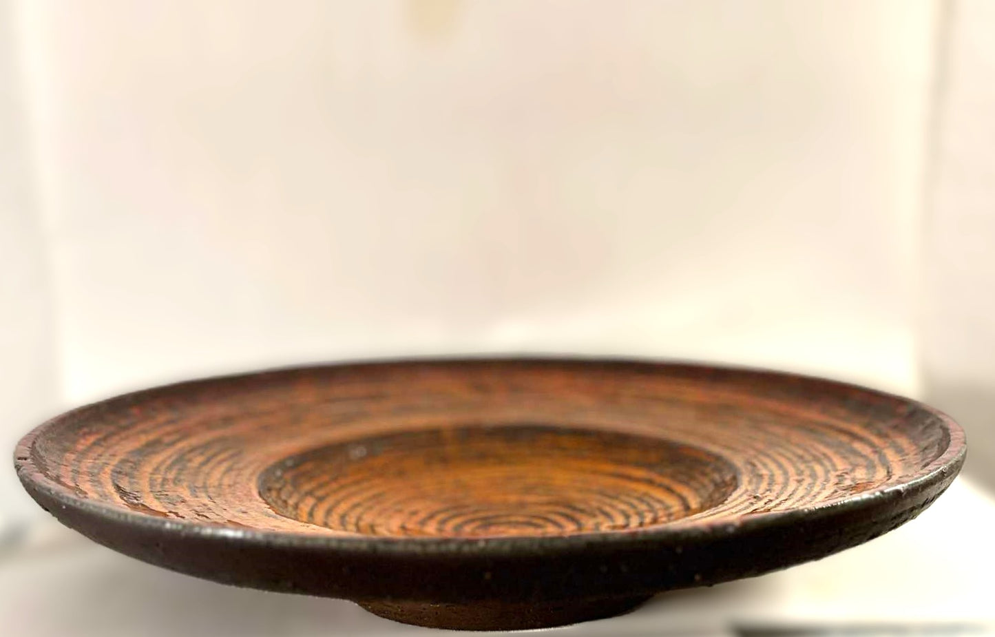 ニールス・エルリング・ヘールフォルト（1909-1884）がデザインした鉛釉の巨大な陶器皿