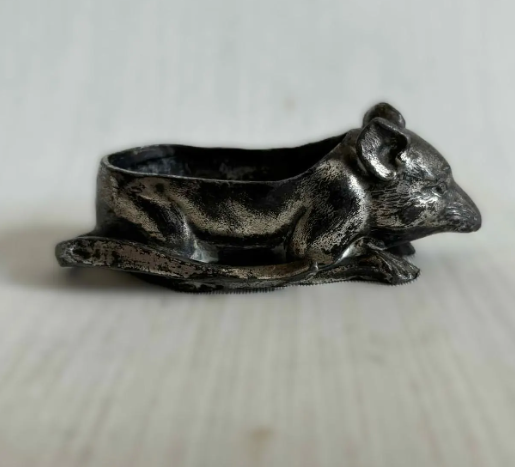 Antique sewing needle cushion shaped like a field mouse, from the 1900s