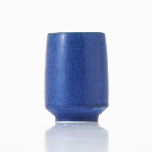 Smuk stentøjsvase fra Palshus, udført i koboltblå harepelsglasur