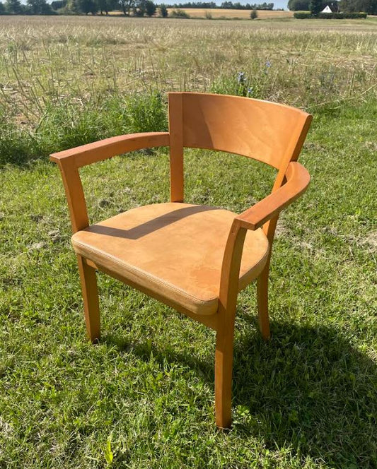 Svensk design armstol i bøg med lyst natur skind - nr. 09035